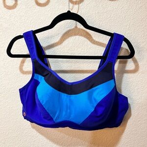 Livi sports bra size 44C